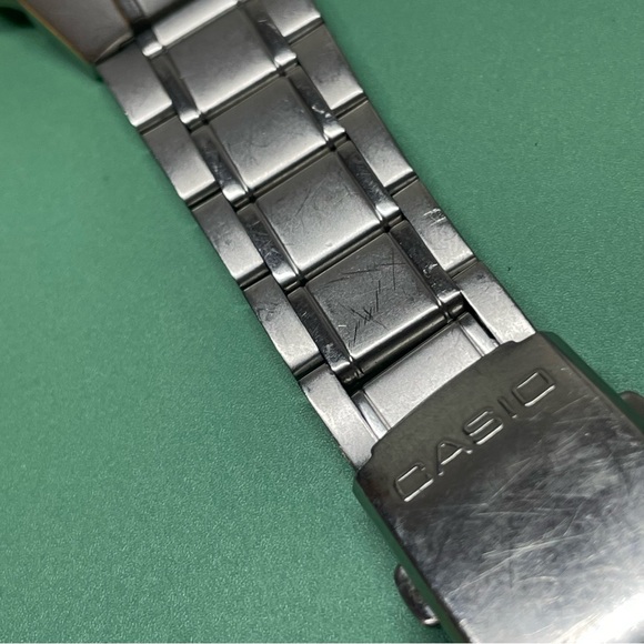 Casio Edifice - Picture 3 of 4